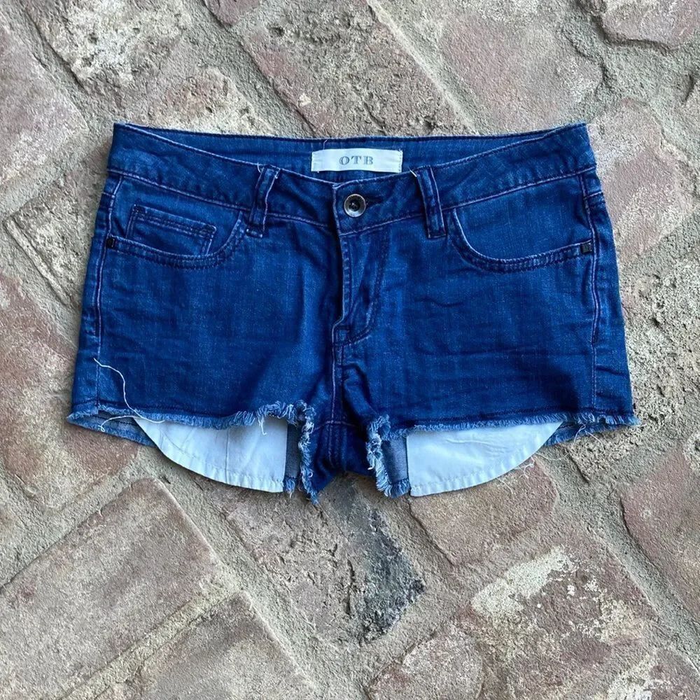 O T B Juniors Raw Hem Jean Shorty Shorts Size 1
